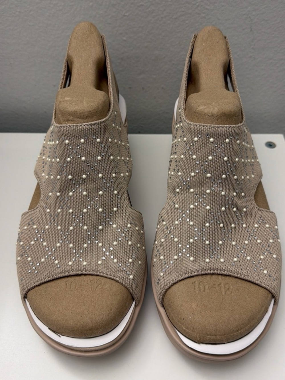 Bzees cloudlite destinybrght Taupe Beaded Slip-On Comfort Sandals size 11